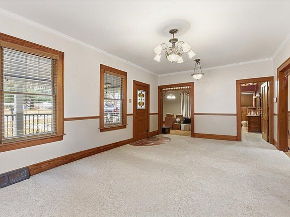 4th image of 505 Country St