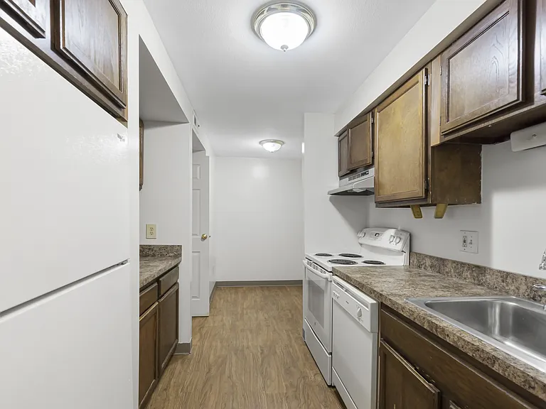 Greenwich Manor Apartments — Photo 75