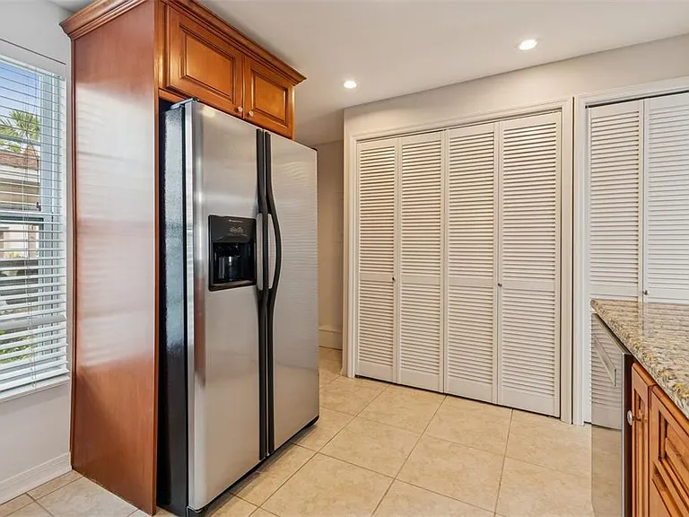 10375 Carrollwood Ln #332 — Photo 8