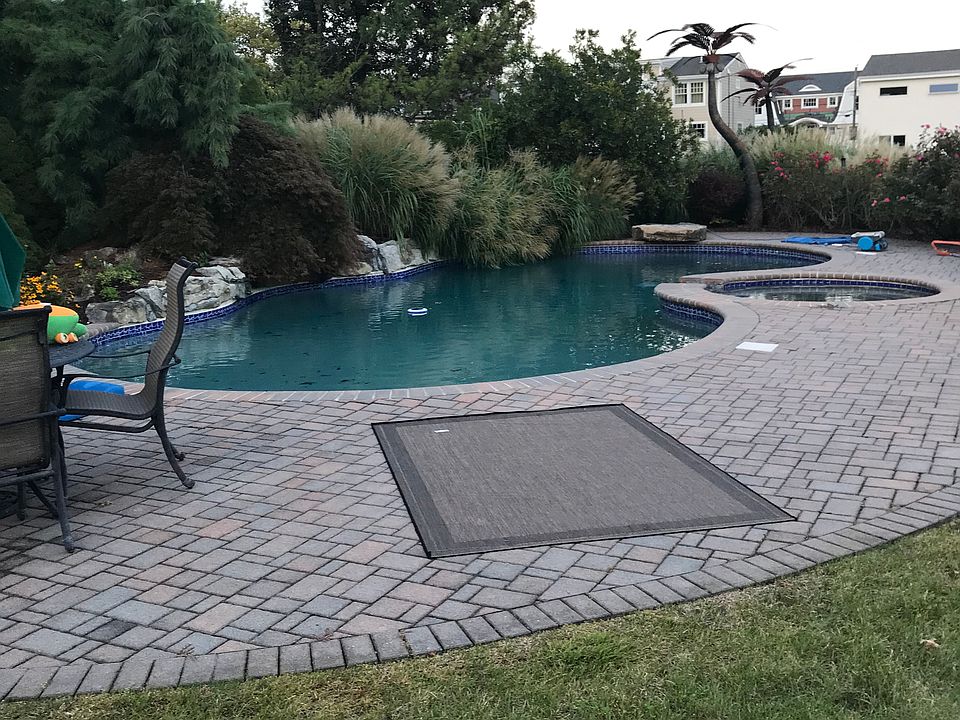 Gunite pool with Jacuzzi 