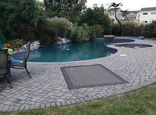 185 W Islip Rd, West Islip, NY 11795