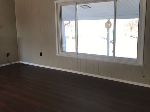 Living Room 23'6 1/2"x 11'6"