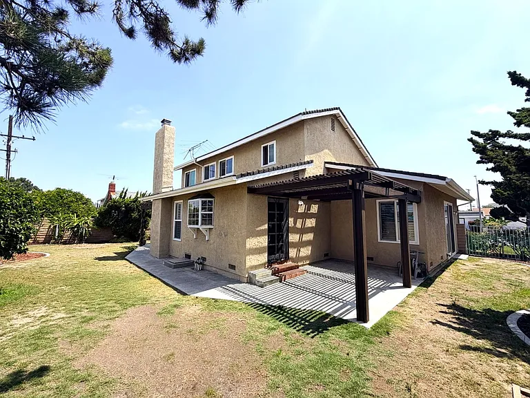 581 S Greenwich St — Photo 44