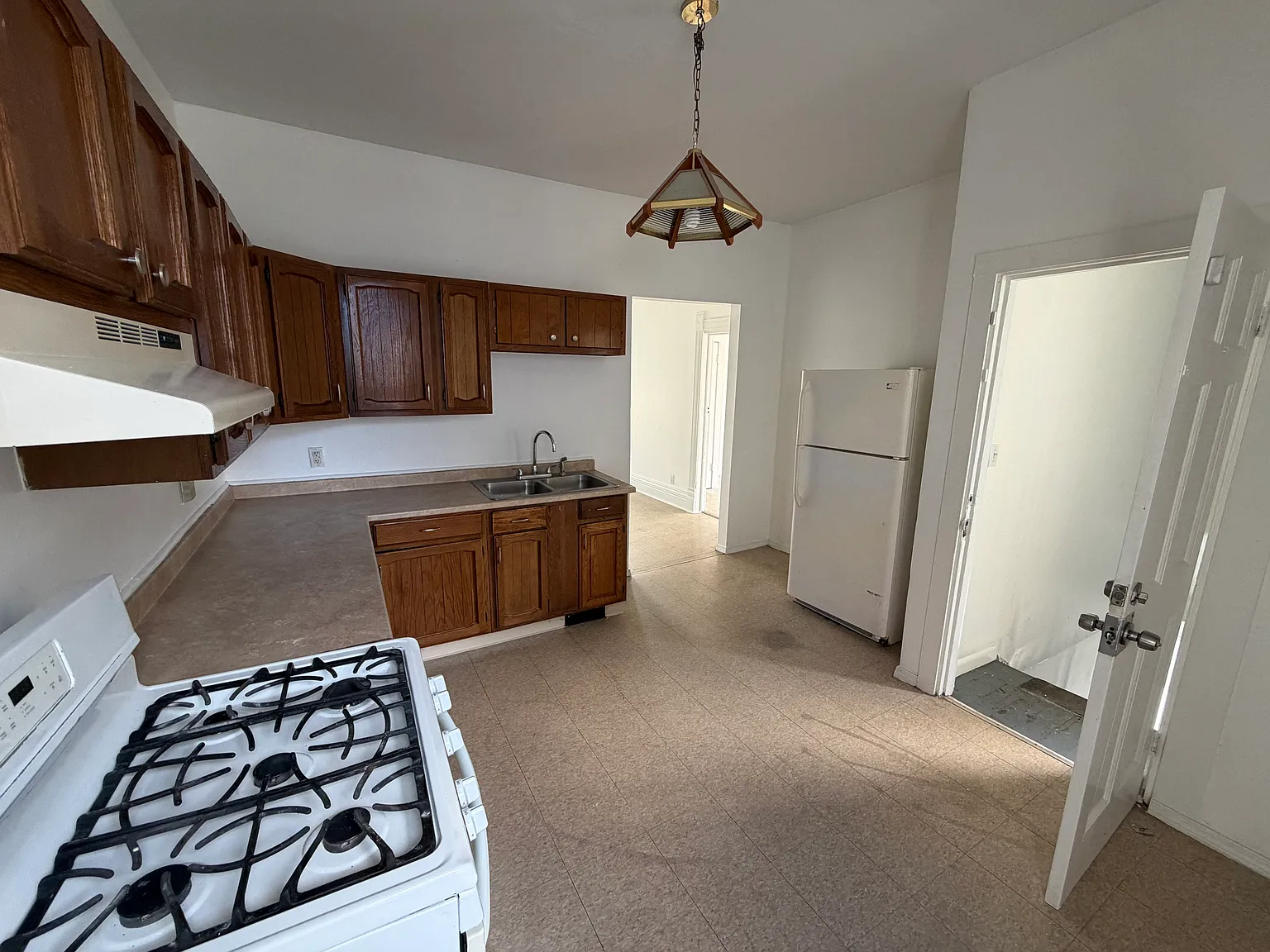 3 bed, 1300 sqft, $1,500 — Photo 2