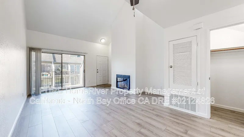 2 bed, 1.0 bath, 927 sqft, $2,300 — Photo 3