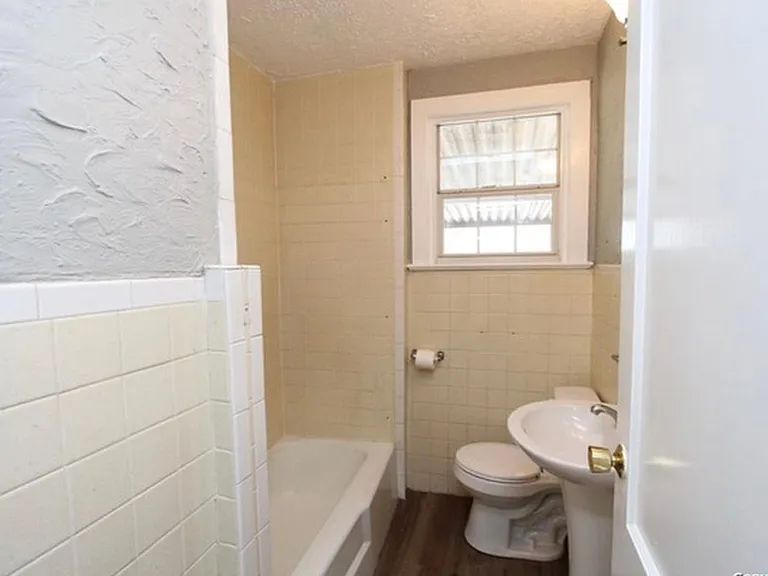 211 Regent — Photo 16