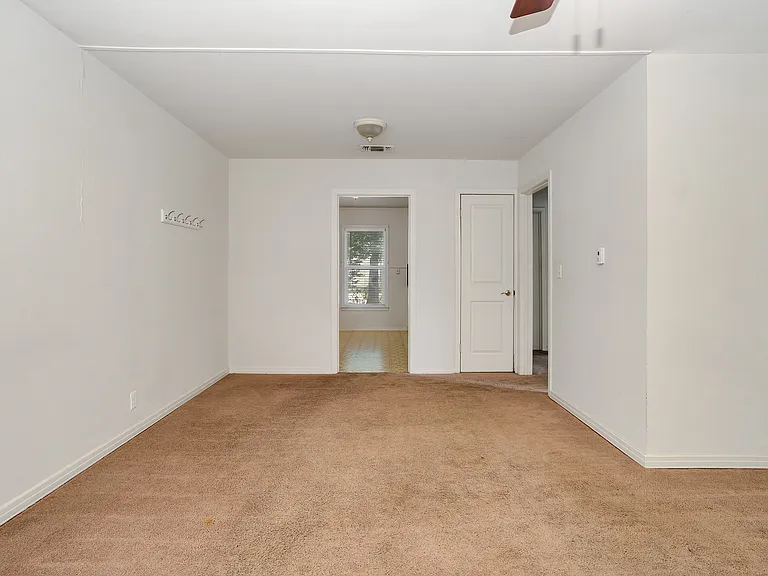 5832 Locke Ave — Photo 4