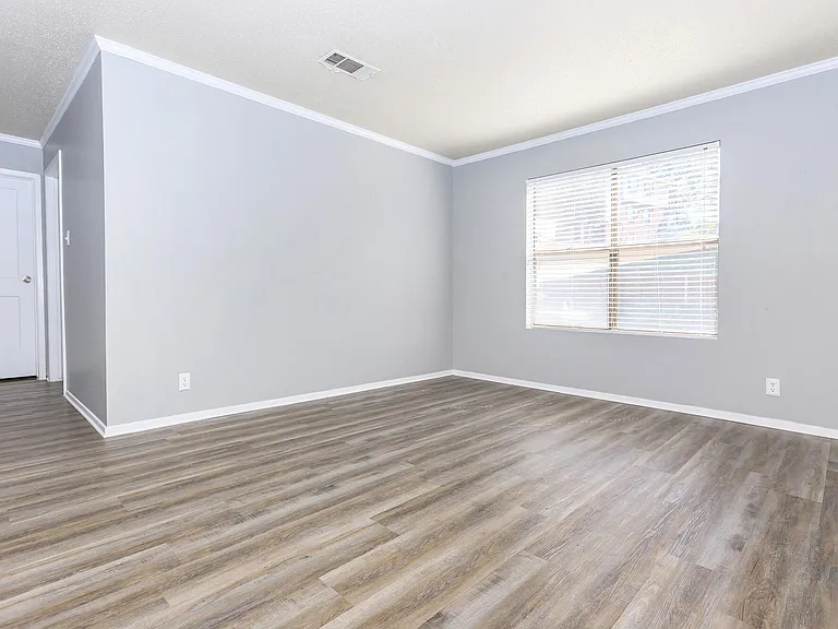 Sunridge Apartments — Photo 7