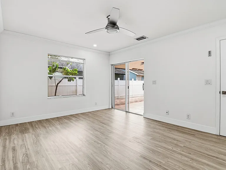 105 Vanessa St — Photo 26