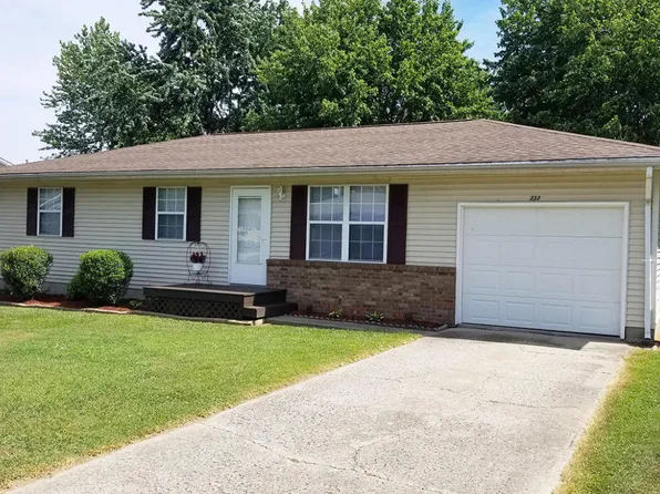 737 Ficklin St, Mount Carmel, IL 62863