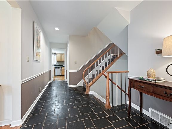 3rd image of 9242 Ridgeway Ave
