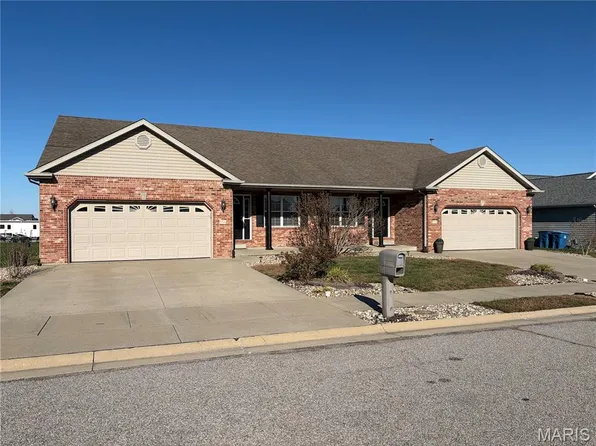 55 Bridgewater Ln Unit A, Highland, IL 62249