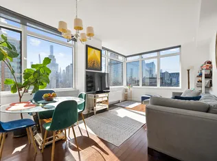 100 Riverside Boulevard 28E image 1 of 10