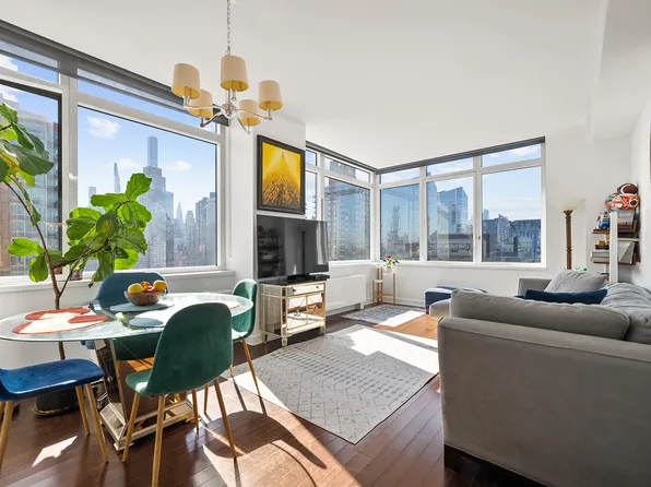 100 Riverside Boulevard image 1 of 10