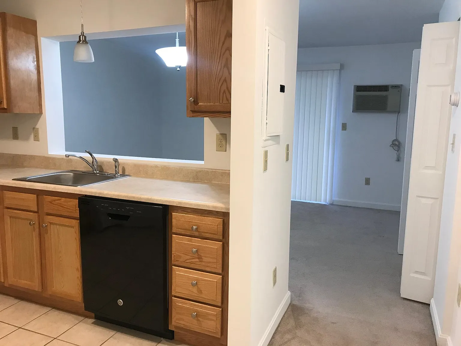 Studio, 350 sqft, $1,795 — Photo 2