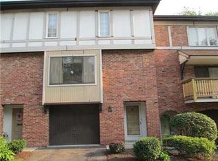 352 Woodbridge Dr, Pittsburgh, PA