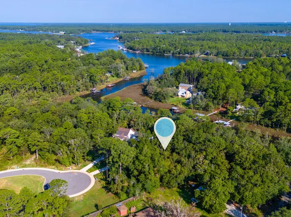 17 Redfish Point Dr, Freeport, FL 32439