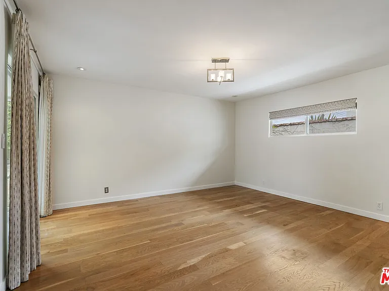6225 S Corning Ave — Photo 15