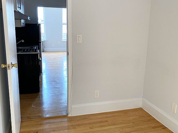 2nd image of 117 Christopher St APT 20