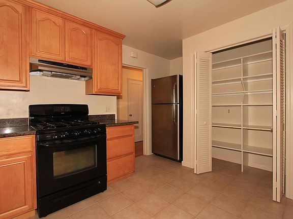 3rd image of 740 Los Robles Ave