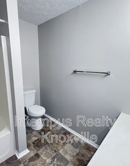 1013 Ashley Michelle Ct — Photo 17