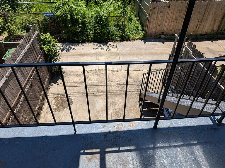 831 Wellington St — Photo 5