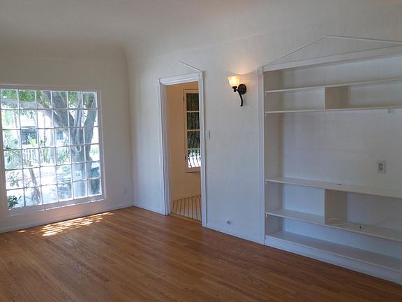 4th image of 802 N Sweetzer Ave APT 101