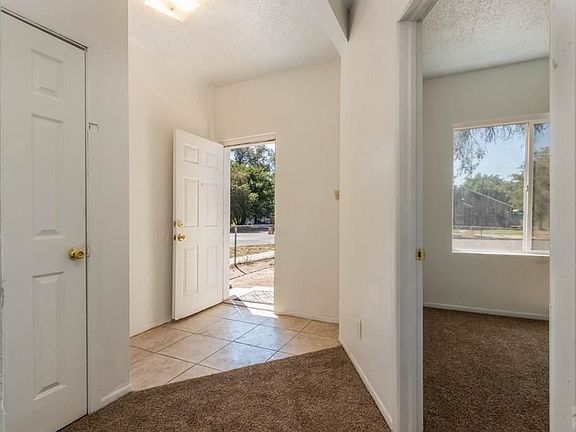 4th image of 823 E 2nd St #2