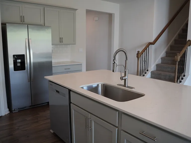 670 Hollyrose Cir — Photo 9