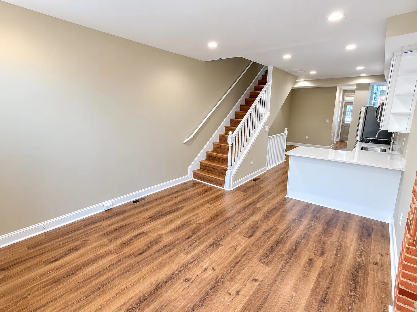 3 bed, 1800 sqft, $3,600 — Photo 2