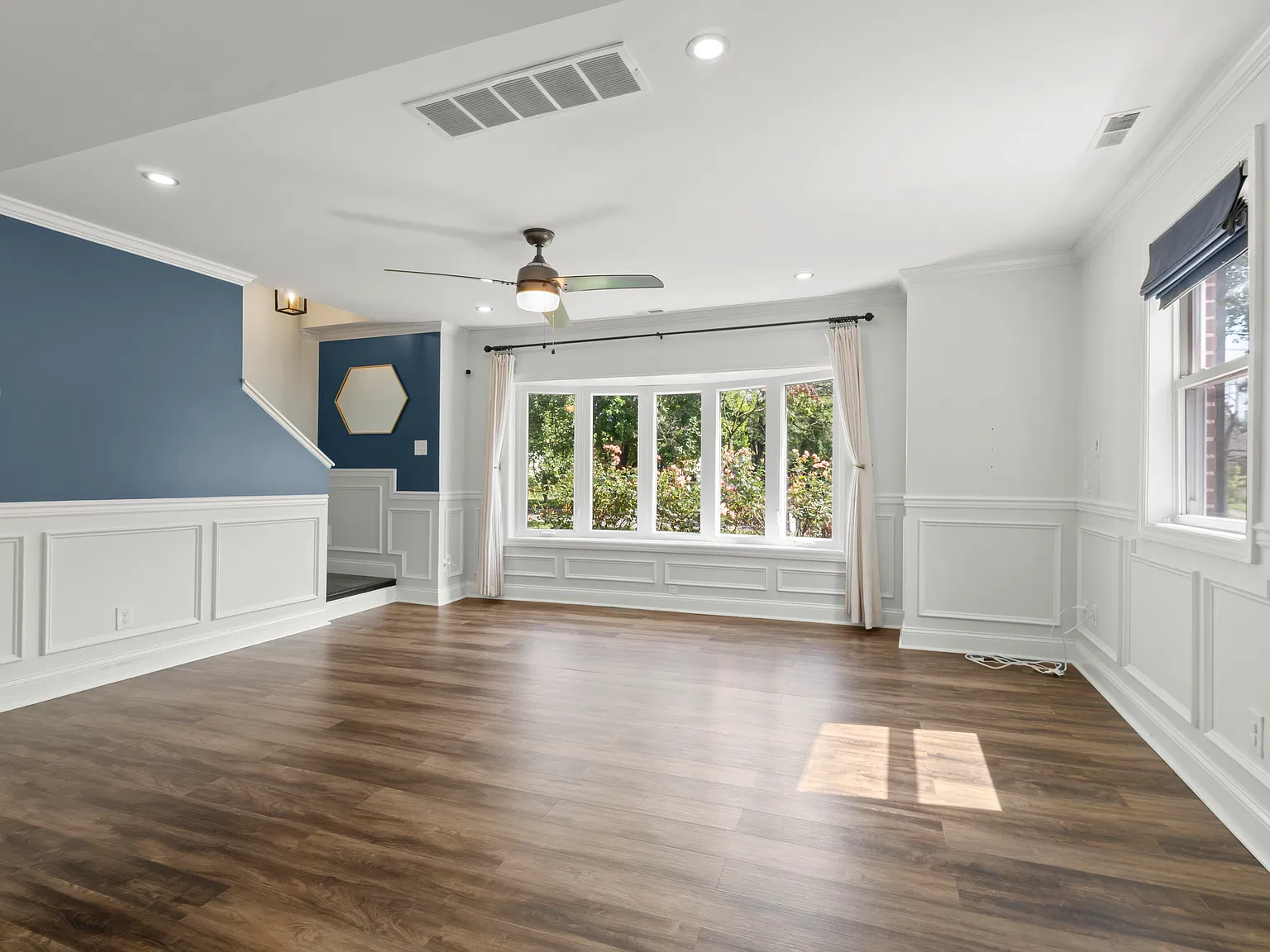 4 bed, 2.5 bath, 2137 sqft, $3,000 — Photo 2