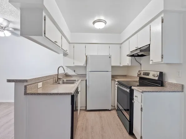 13266 Foothill Blvd APT 205, Sylmar, CA 91342