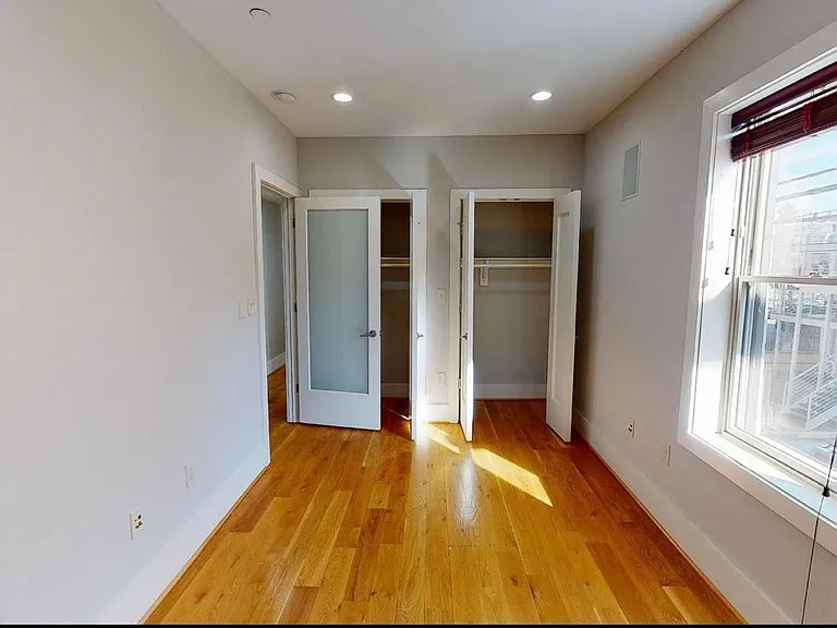 1159 Oates St NE #B — Photo 2