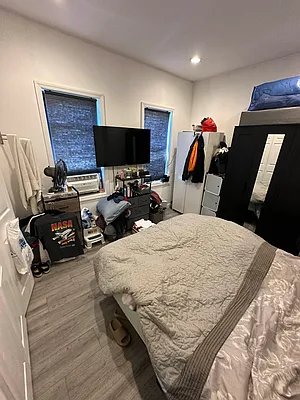 Rented by Concrete Jungle Realty | media 11