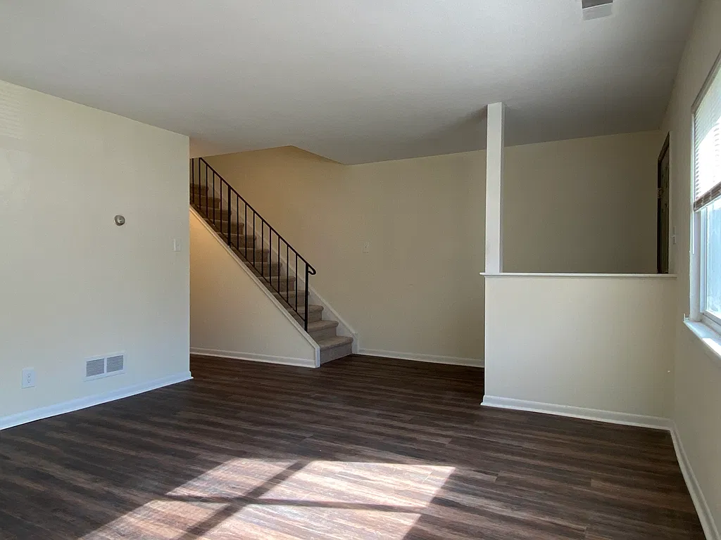 3 bed, 2.5 bath, 1525 sqft, $1,845 — Photo 4