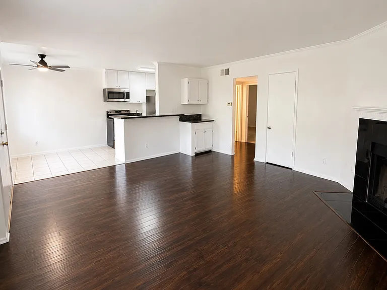 3935 Berry Dr #6 — Photo 5