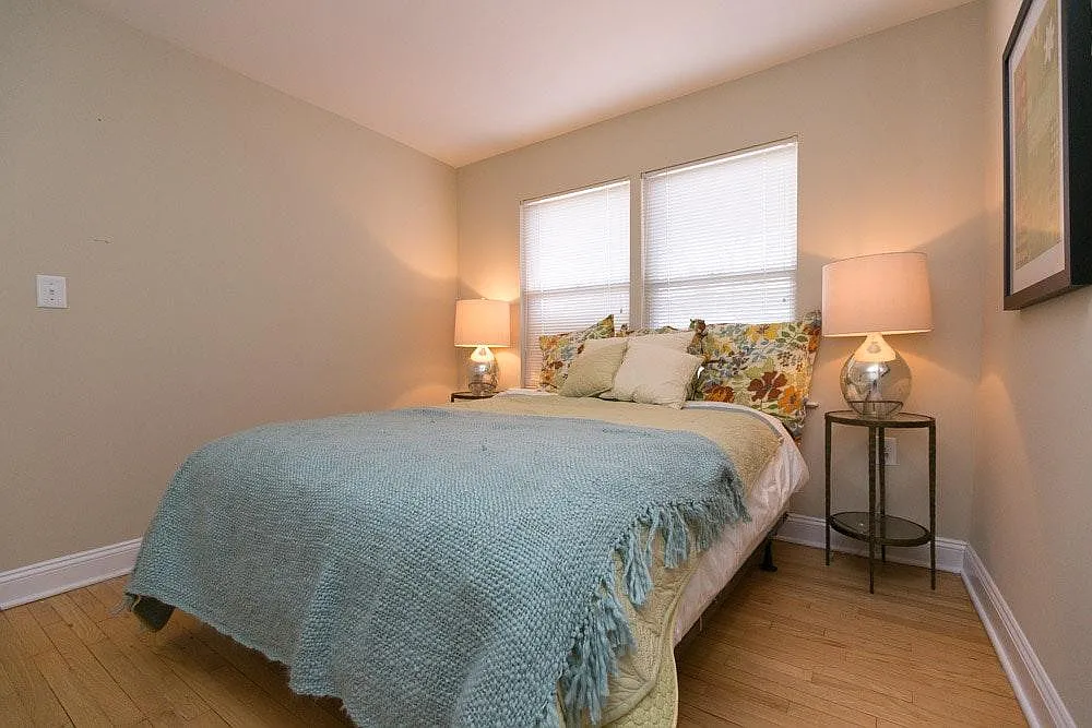 2 bed, 977 sqft, $1,500 — Photo 2