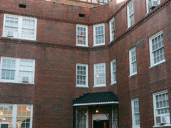 2nd image of 2826 Thornhill Rd APT 291A