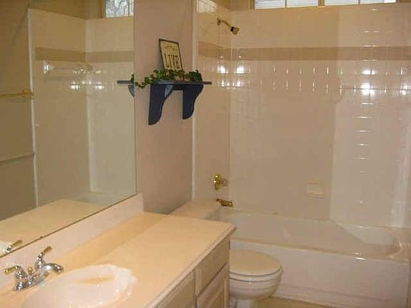 3rd image of 3205 Brookhollow Ln