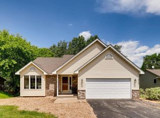 2047 Pin Oak Dr, Eagan, MN 55122