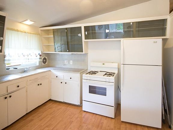 4th image of 23225 Berkley St
