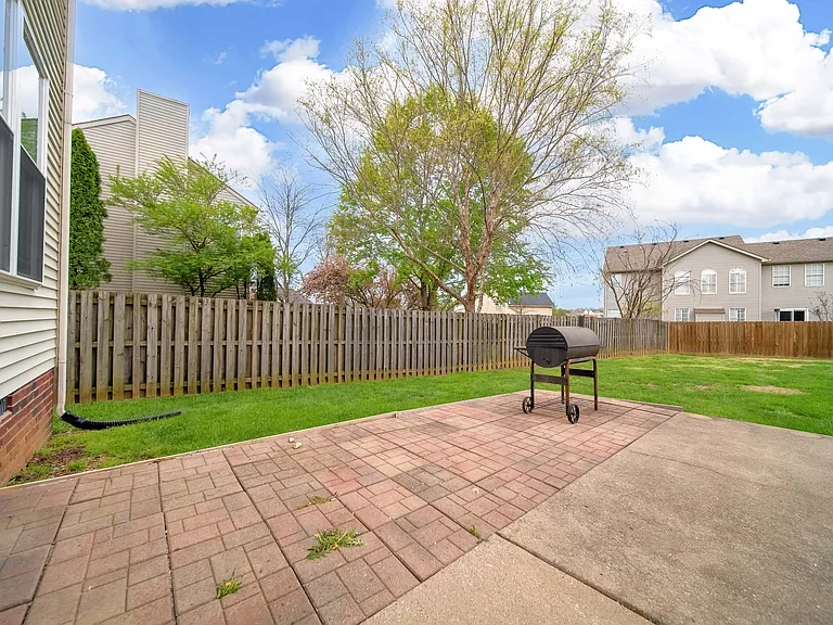 138 Grove Ln S — Photo 58