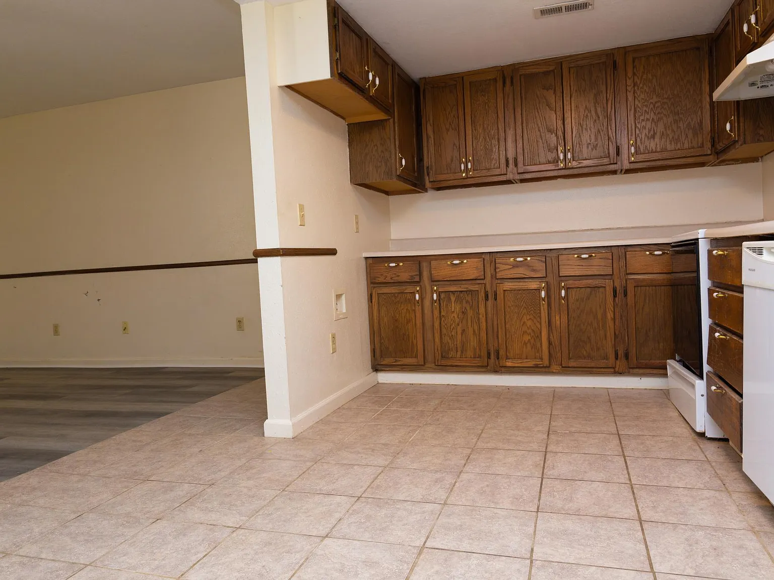12 Lumpkin Dr — Photo 4
