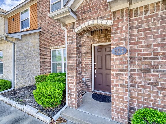 3rd image of 301 Parkway #303
