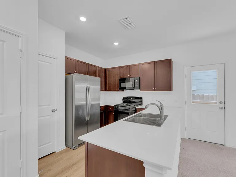 2812 Dezmond Diamond Ct — Photo 8