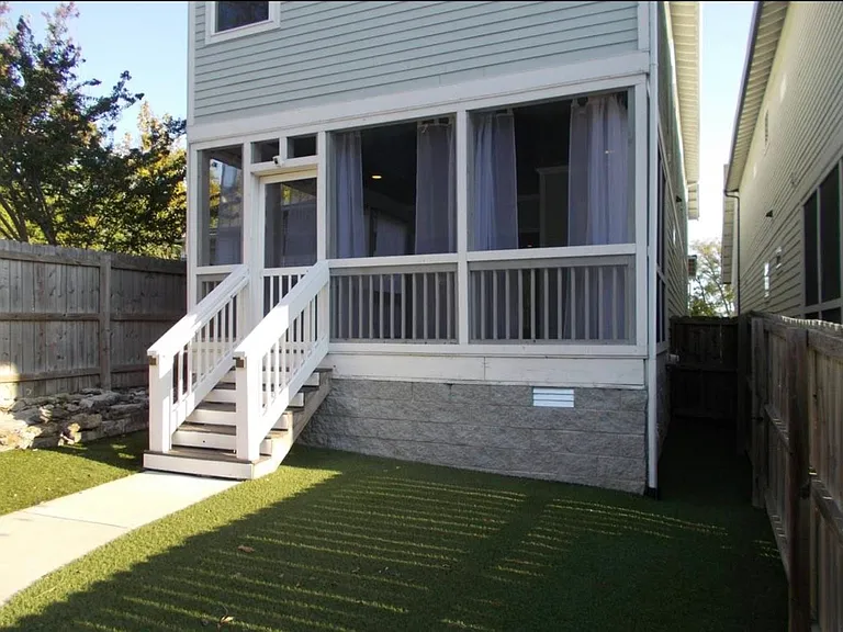 1015B Caldwell Ave #B — Photo 7