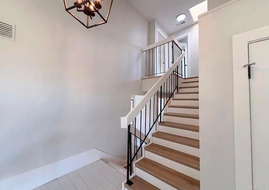 4 bed, 3.0 bath, 111 sqft, $2,500 — Photo 2