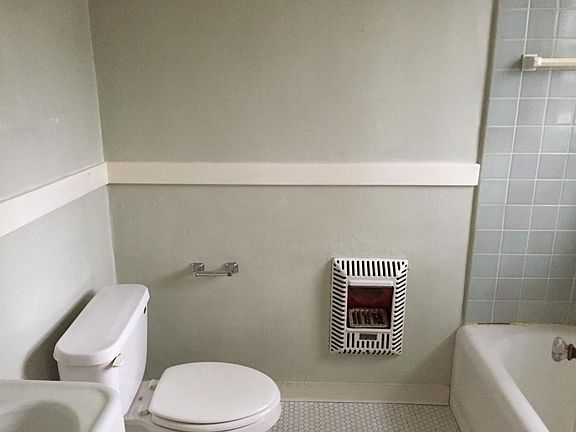 2nd image of 2517 Grove Cir