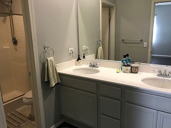master bedroom bathroom