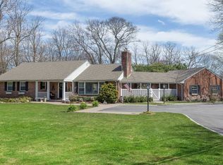 31 Gloria Ln, Huntington, NY 11743